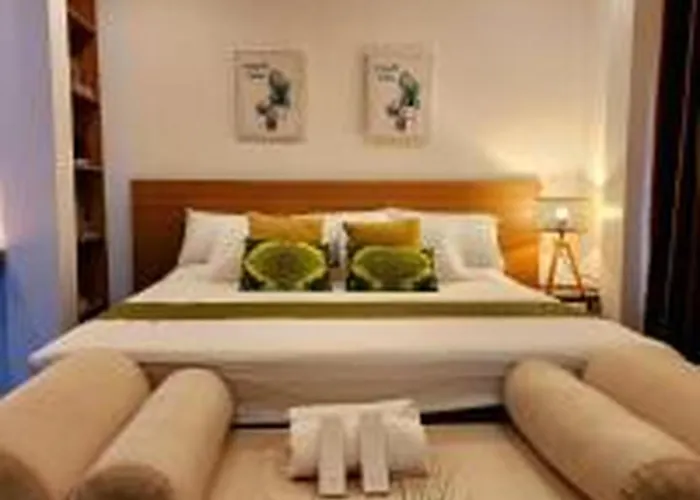 Oyo 1175 Casa Ana Hotel 2*